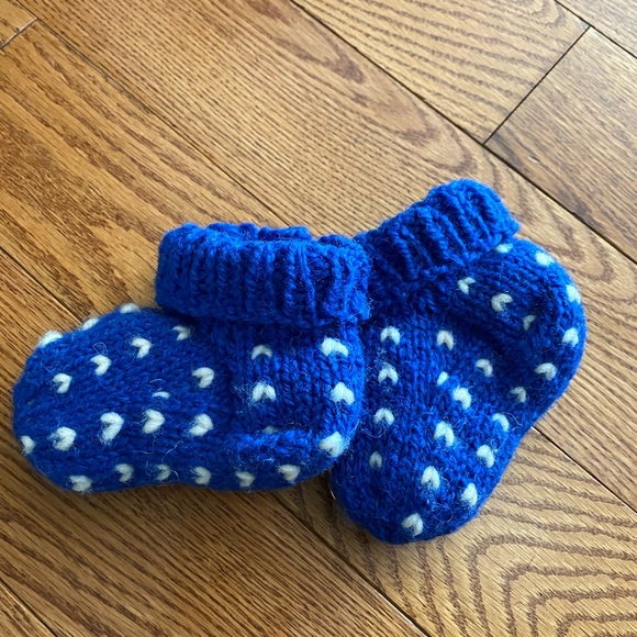 Adorable | heart-shaped | Baby booties | Wool socks - Picture 3 of 6